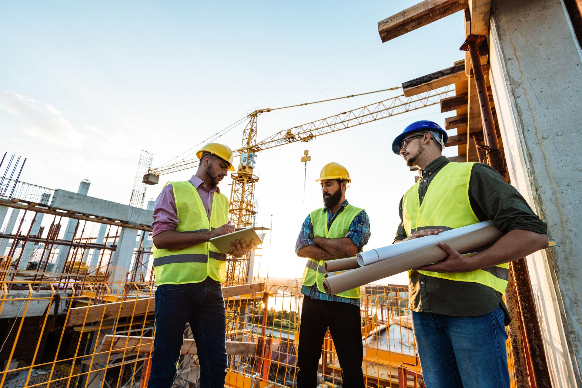 Experienced engineer explaining the problems in construction works